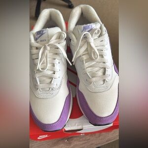 Women’s Nike Air Max Size 8